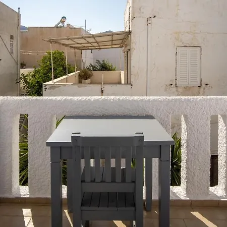 Eleios Serifos Λιβάδι
